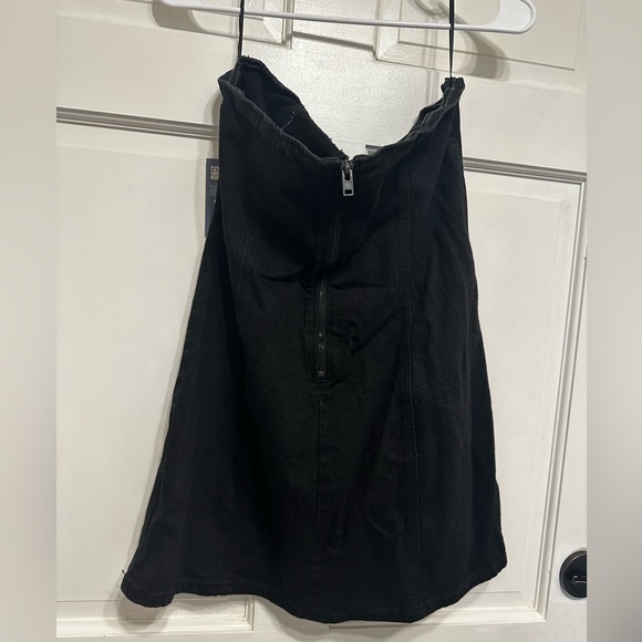 NWT Women’s Universal Threads Black Denim Strapless Dress
Size 8 - Picture 2 of 4